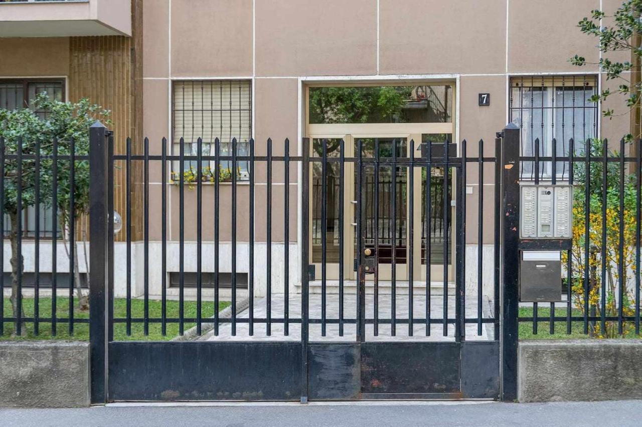 Rent Apartment - Parking And Comfort - Spacious Apt Up To 8 Pax - Milan — Photos 1
